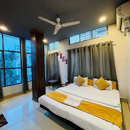 Hotel Aditya Palace غاواهاتي المظهر الخارجي الصورة