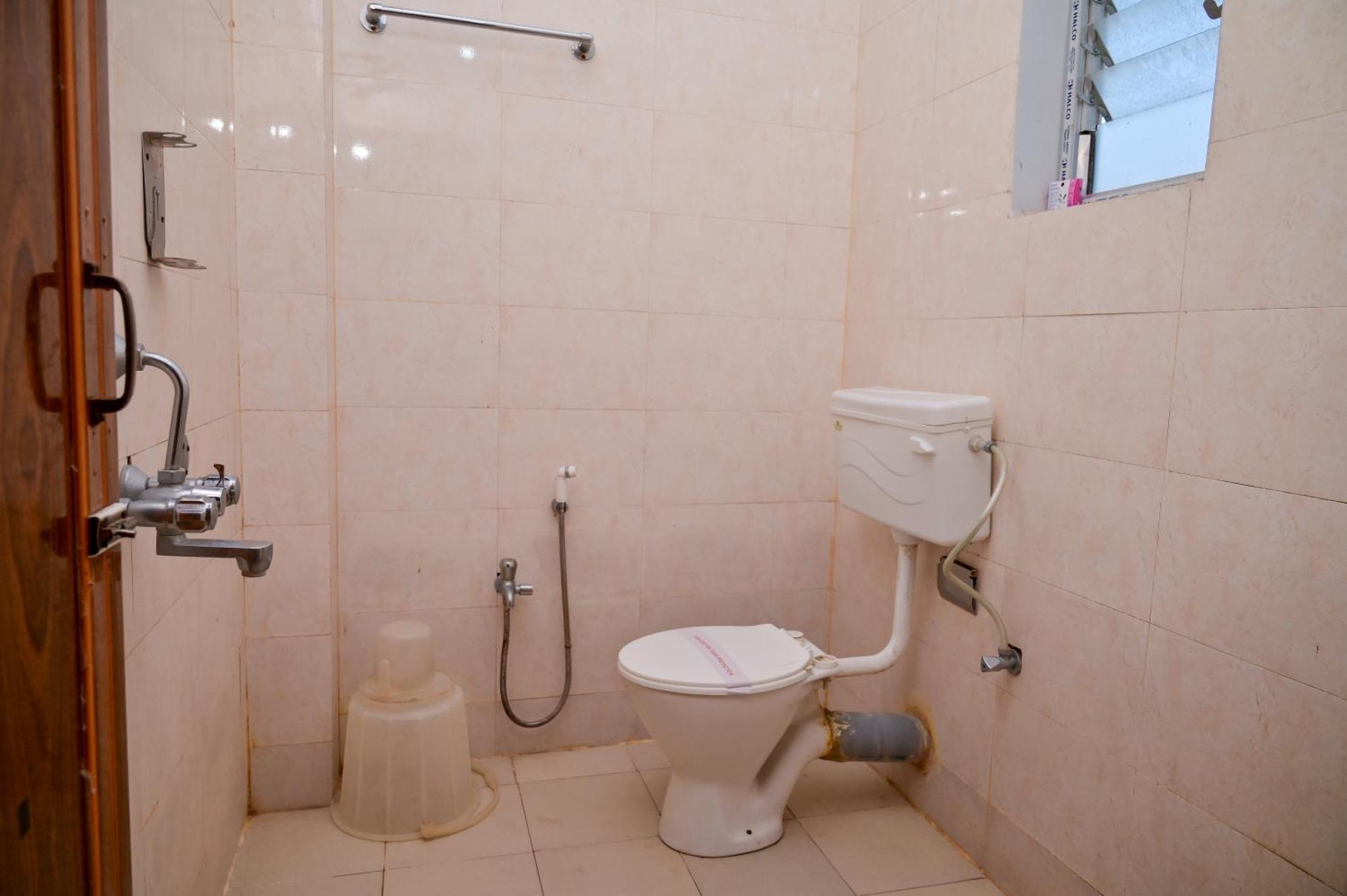 Hotel Aditya Palace غاواهاتي المظهر الخارجي الصورة
