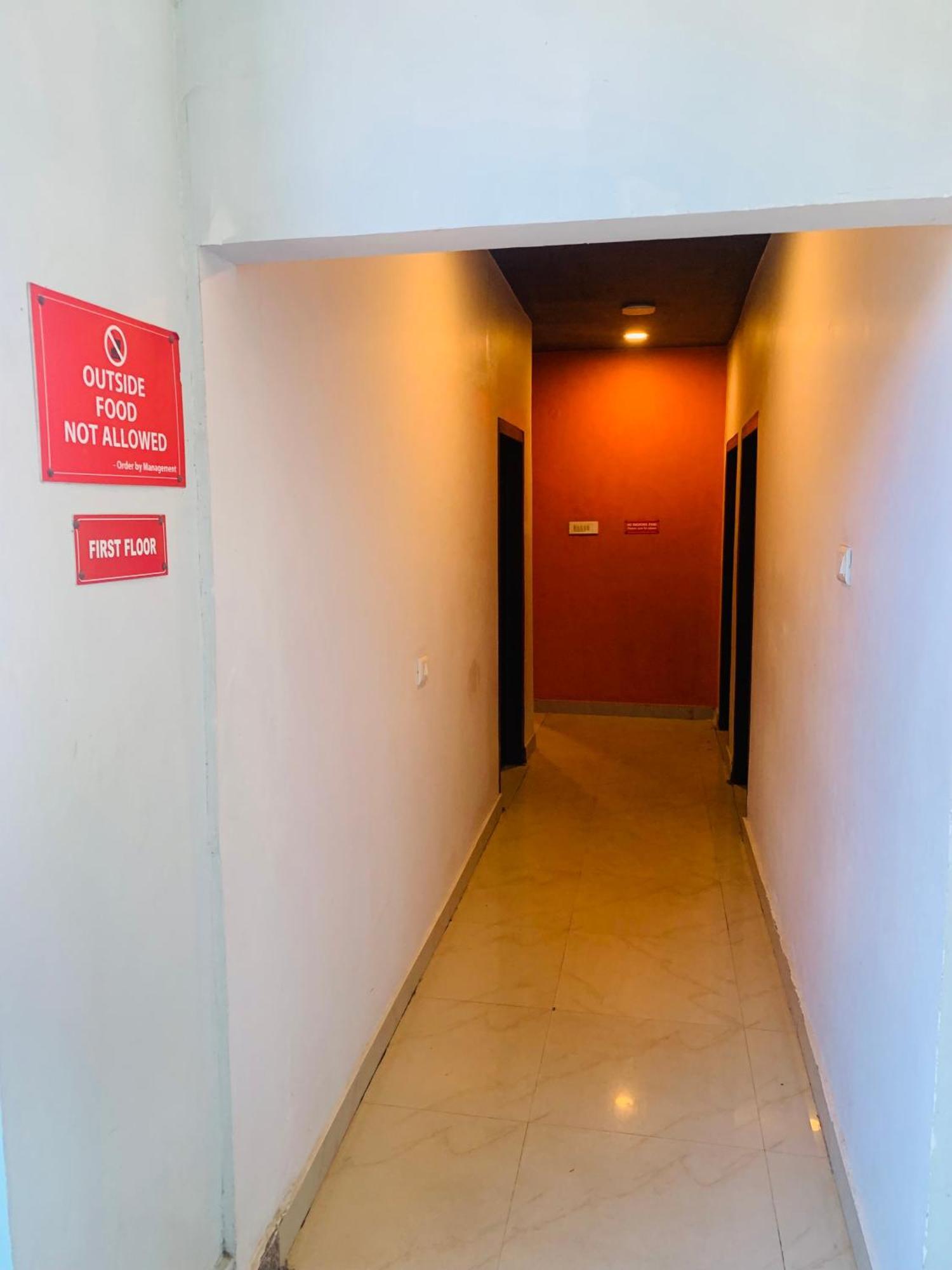 Hotel Aditya Palace غاواهاتي المظهر الخارجي الصورة